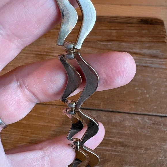 Vintage Monet Gold-tone Sculpted Wave Link Necklace - Picture 8 of 9